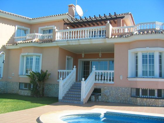Foto 1 de Alquiler de chalet en calle Las Palmas de 5 habitaciones con terraza y piscina