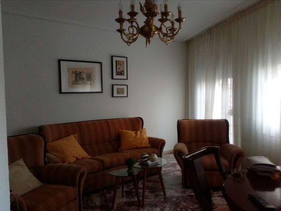 Foto 2 de Pis en lloguer a Encarnación - Regina de 2 habitacions amb mobles i balcó
