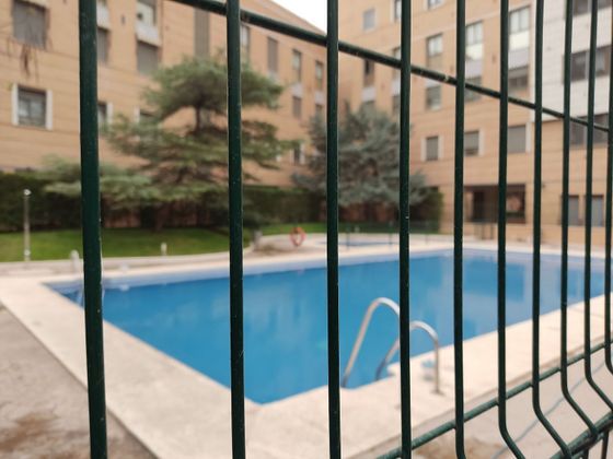 Foto 1 de Piso en alquiler en Doctor Barraquer - G. Renfe - Policlínico de 4 habitaciones con piscina y jardín