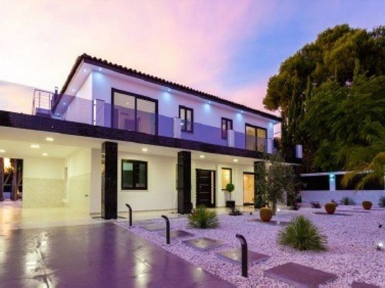 Foto 2 de Chalet en venta en Los Monteros - Bahía de Marbella de 5 habitaciones con terraza y piscina