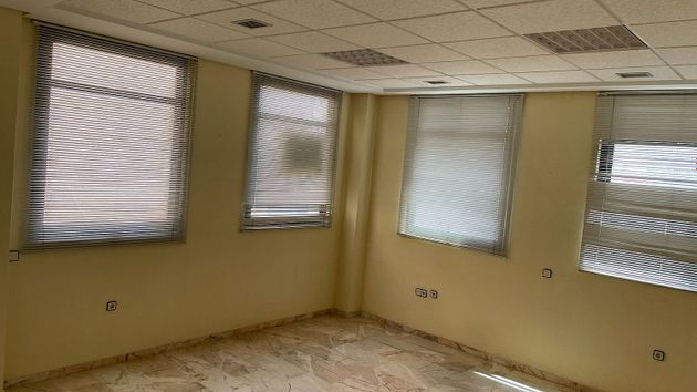 Foto 2 de Oficina en venda a Centro - Cáceres amb garatge i aire acondicionat