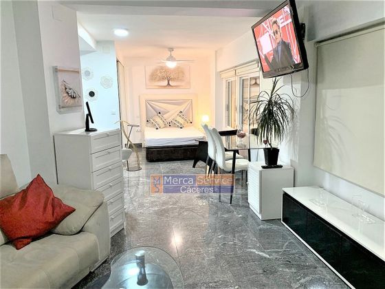 Foto 2 de Piso en alquiler en Centro - Cáceres de 1 habitación con muebles y ascensor