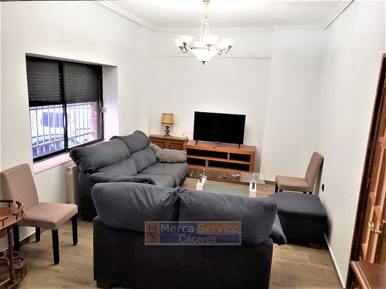 Foto 1 de Pis en lloguer a Centro - Cáceres de 3 habitacions amb mobles i calefacció