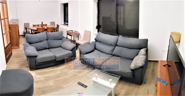 Foto 2 de Pis en lloguer a Centro - Cáceres de 3 habitacions amb mobles i calefacció