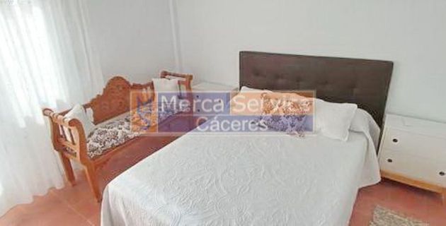 Foto 2 de Pis en lloguer a Centro - Cáceres de 3 habitacions amb terrassa i mobles