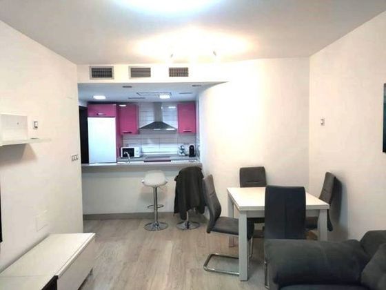 Foto 2 de Pis en lloguer a Centro - Cáceres de 1 habitació amb mobles i aire acondicionat