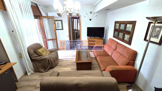Foto 1 de Piso en alquiler en Centro - Cáceres de 1 habitación con terraza y muebles