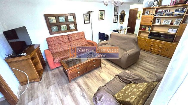 Foto 2 de Piso en alquiler en Centro - Cáceres de 1 habitación con terraza y muebles