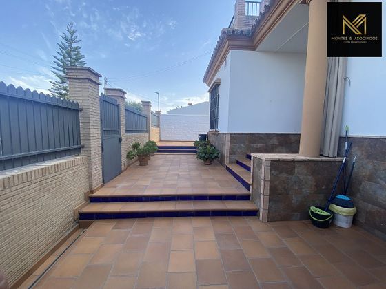 Foto 2 de Xalet en venda a Valencina de la Concepción de 4 habitacions amb terrassa i piscina