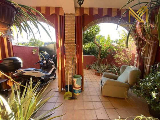 Foto 1 de Casa adossada en venda a Centro - Bormujos de 3 habitacions amb terrassa i garatge