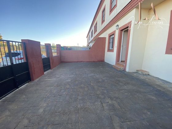 Foto 1 de Casa adossada en venda a Carrión de los Céspedes de 5 habitacions amb terrassa
