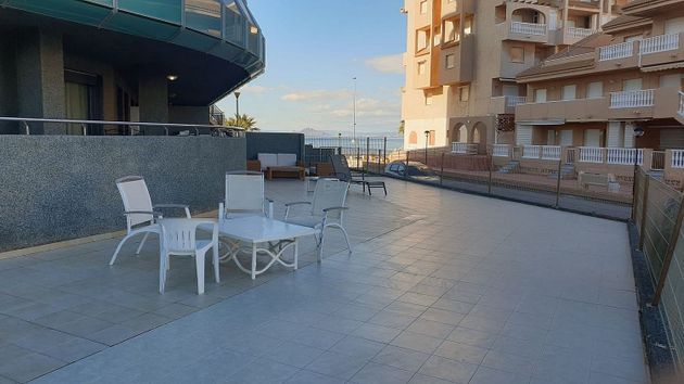 Foto 2 de Piso en venta en vía Gran de la Manga de 3 habitaciones con terraza y piscina