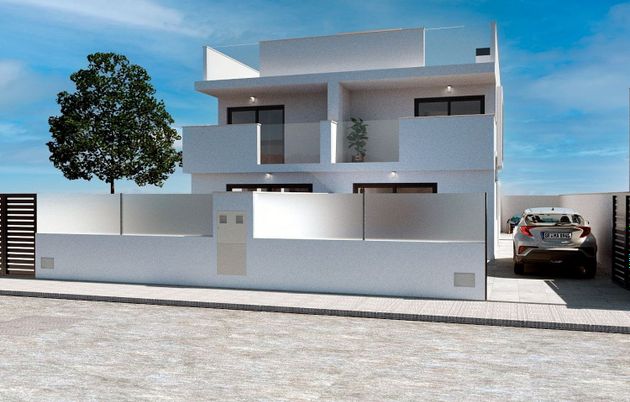 Foto 2 de Casa en venda a calle Río Miño de 3 habitacions amb terrassa i piscina