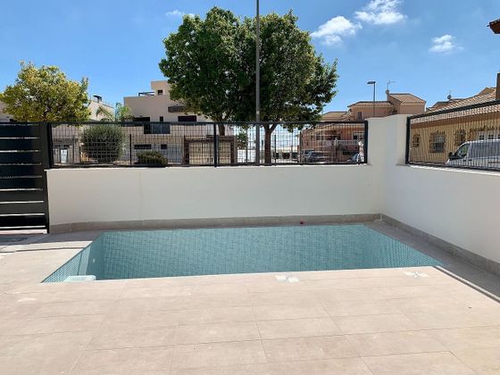 Foto 1 de Venta de casa en calle De León Felipe de 3 habitaciones con terraza y piscina