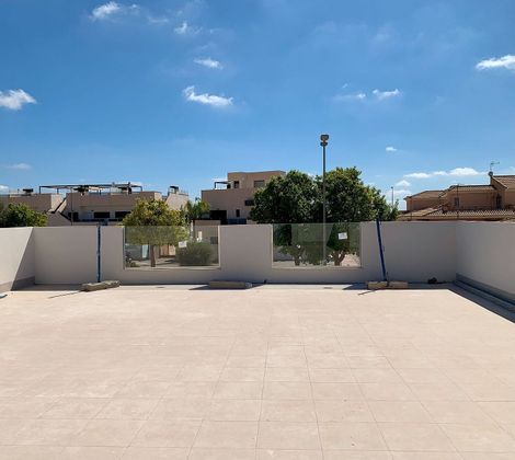 Foto 2 de Venta de casa en calle De León Felipe de 3 habitaciones con terraza y piscina