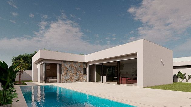 Foto 1 de Venta de casa en calle Carretero Juan Valera de 3 habitaciones con piscina y jardín