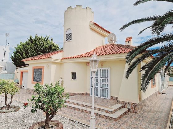 Foto 1 de Casa en venda a Playa del Esparto-Veneziola de 2 habitacions amb piscina i jardí
