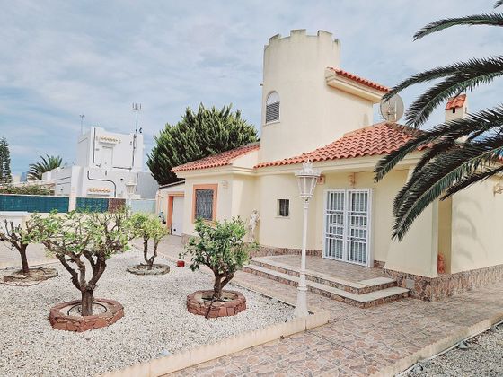 Foto 2 de Casa en venda a Playa del Esparto-Veneziola de 2 habitacions amb piscina i jardí