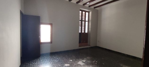 Foto 2 de Casa adosada en venta en calle Sant Antoni de 4 habitaciones con terraza