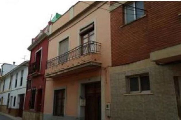 Foto 2 de Casa adossada en venda a Pedralba de 4 habitacions amb terrassa i balcó