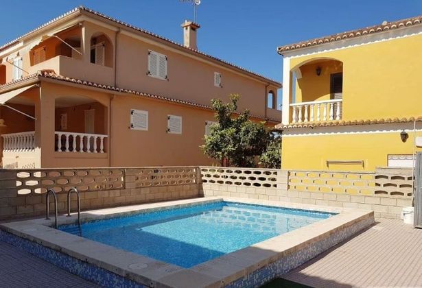 Foto 1 de Venta de casa en El Perelló - Les Palmeres - Mareny de Barraquetes de 5 habitaciones con terraza y piscina