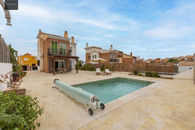 Foto 1 de Chalet en venta en Dílar de 3 habitaciones con terraza y piscina