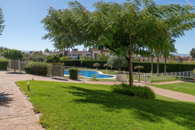 Foto 2 de Pis en venda a Albolote de 3 habitacions amb terrassa i piscina