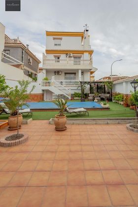 Foto 1 de Xalet en venda a Maracena de 4 habitacions amb piscina i jardí
