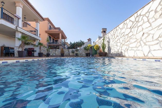 Foto 1 de Venta de chalet en Zubia (La) de 3 habitaciones con terraza y piscina
