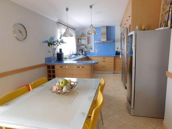 Foto 2 de Dúplex en venta en avenida Mediterrani de 4 habitaciones con terraza y muebles