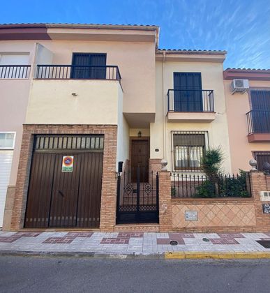 Foto 1 de Casa adossada en venda a Maracena de 4 habitacions amb terrassa i balcó