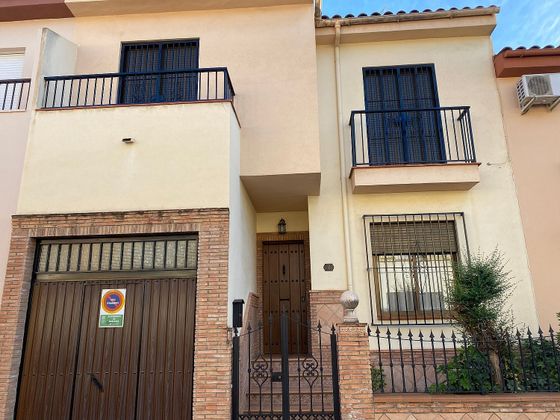 Foto 2 de Casa adossada en venda a Maracena de 4 habitacions amb terrassa i balcó