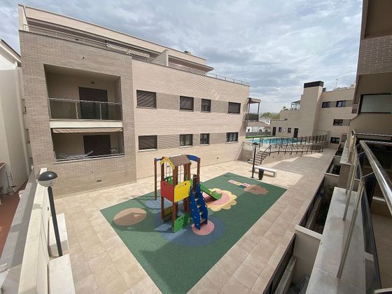Foto 1 de Alquiler de piso en calle Jacobo Camarero de 3 habitaciones con terraza y piscina