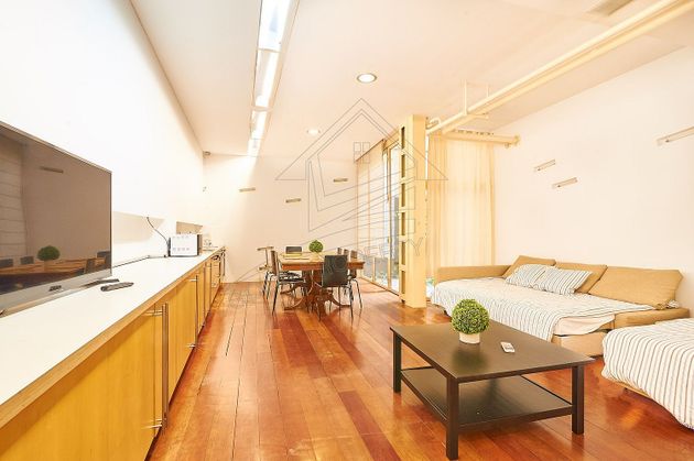 Foto 2 de Alquiler de piso en Almagro de 1 habitación con terraza y muebles