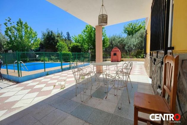 Foto 1 de Venta de chalet en Zubia (La) de 7 habitaciones con terraza y piscina