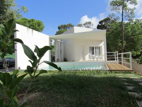 Foto 1 de Chalet en venta en Isla Cristina ciudad de 3 habitaciones con terraza y piscina