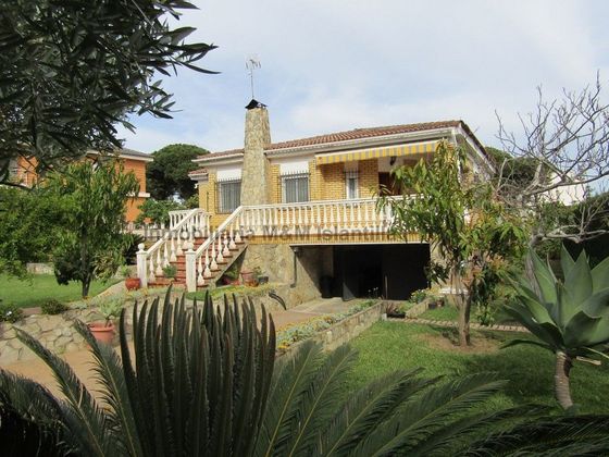 Foto 2 de Chalet en venta en Isla Cristina ciudad de 4 habitaciones con terraza y piscina