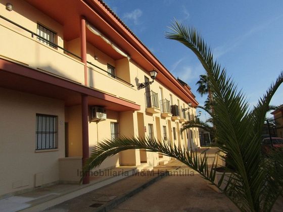 Foto 1 de Casa adossada en venda a Lepe ciudad de 2 habitacions amb terrassa i jardí