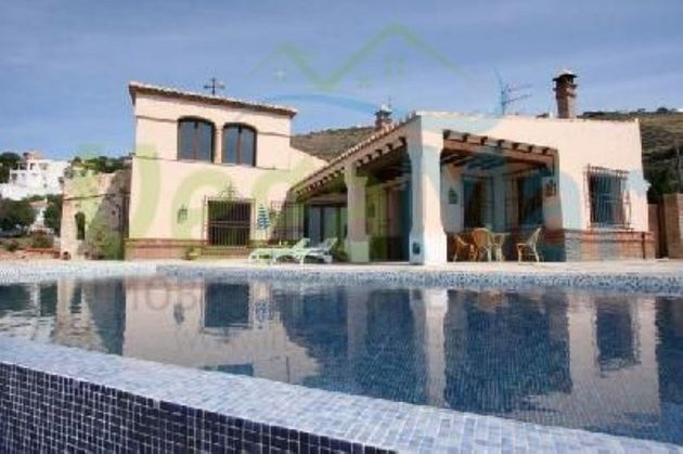 Foto 1 de Chalet en venta en Salobreña de 4 habitaciones con terraza y piscina