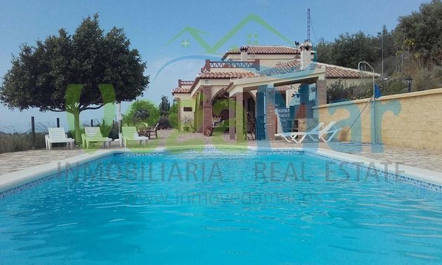 Foto 1 de Chalet en venta en Jete de 3 habitaciones con terraza y piscina