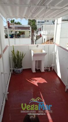 Foto 1 de Venta de chalet en Almuñecar de 3 habitaciones con terraza