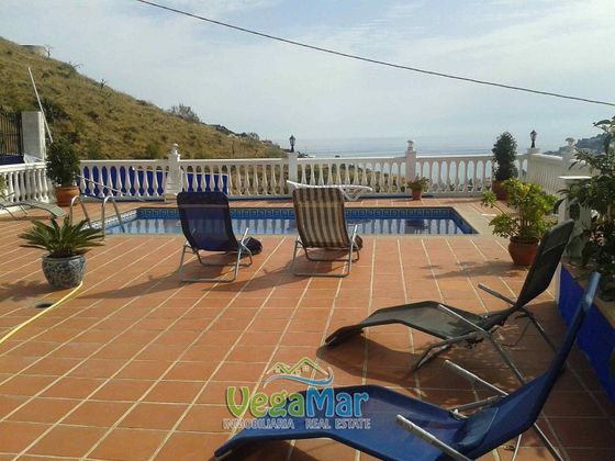 Foto 1 de Alquiler de chalet en Velilla-Taramay de 2 habitaciones con terraza y piscina