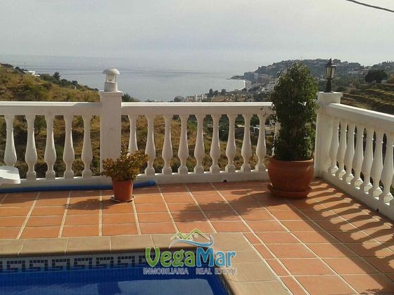 Foto 2 de Alquiler de chalet en Velilla-Taramay de 2 habitaciones con terraza y piscina