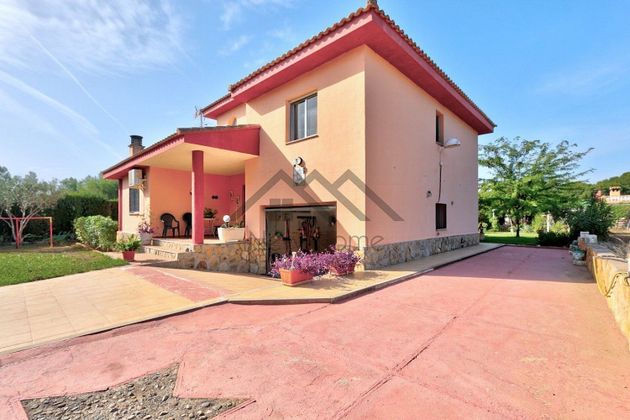 Foto 1 de Xalet en venda a Los Pinares-La Masía de 4 habitacions amb terrassa i piscina