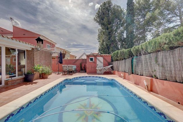 Foto 2 de Chalet en venta en Rascanya de 3 habitaciones con terraza y piscina