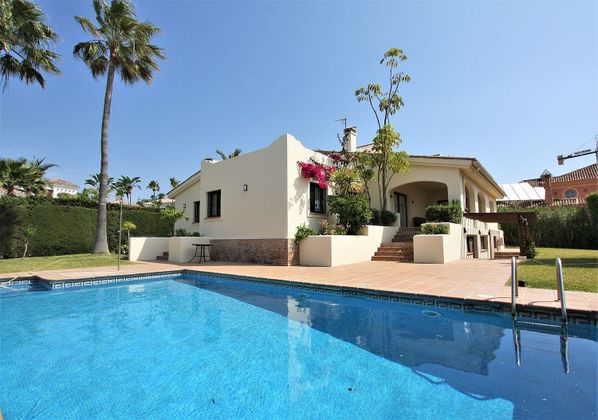 Foto 1 de Xalet en lloguer a Los Monteros - Bahía de Marbella de 8 habitacions amb terrassa i piscina