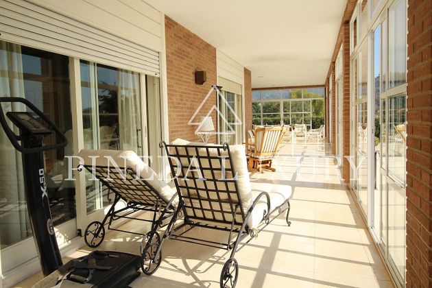 Foto 2 de Venta de chalet en Los Monasterios-Alfinach de 7 habitaciones con terraza y piscina