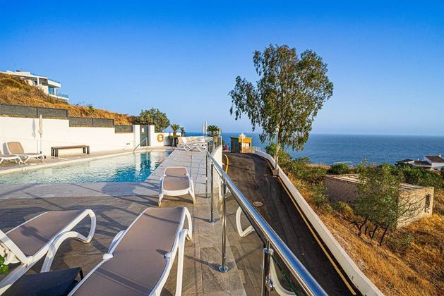 Foto 1 de Ático en venta en Chaparil - Torrecilla de 2 habitaciones con terraza y piscina