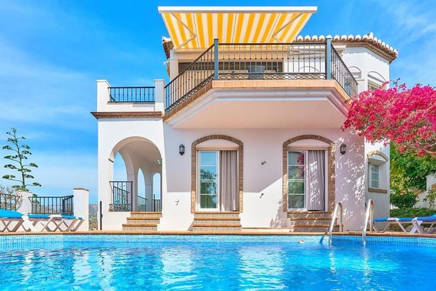 Foto 1 de Chalet en venta en Frigiliana de 3 habitaciones con terraza y piscina