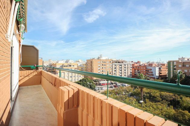 Foto 2 de Venta de piso en calle Clavells de 3 habitaciones con balcón y aire acondicionado